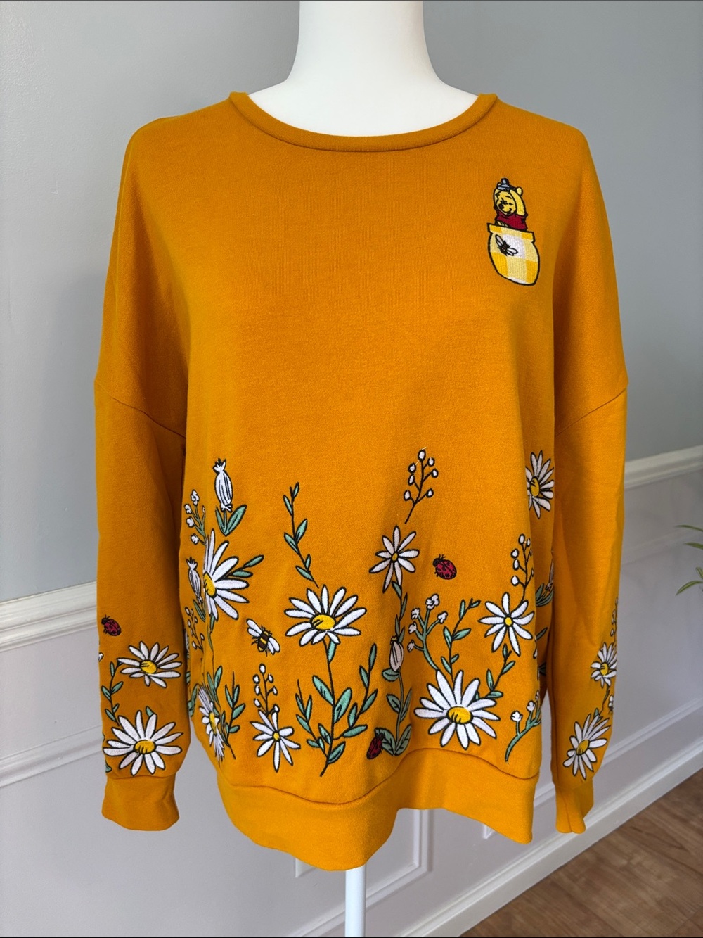 Disney Our Universe Winnie the Pooh Wildflower Crewneck BoxLunch Sz S Embroider